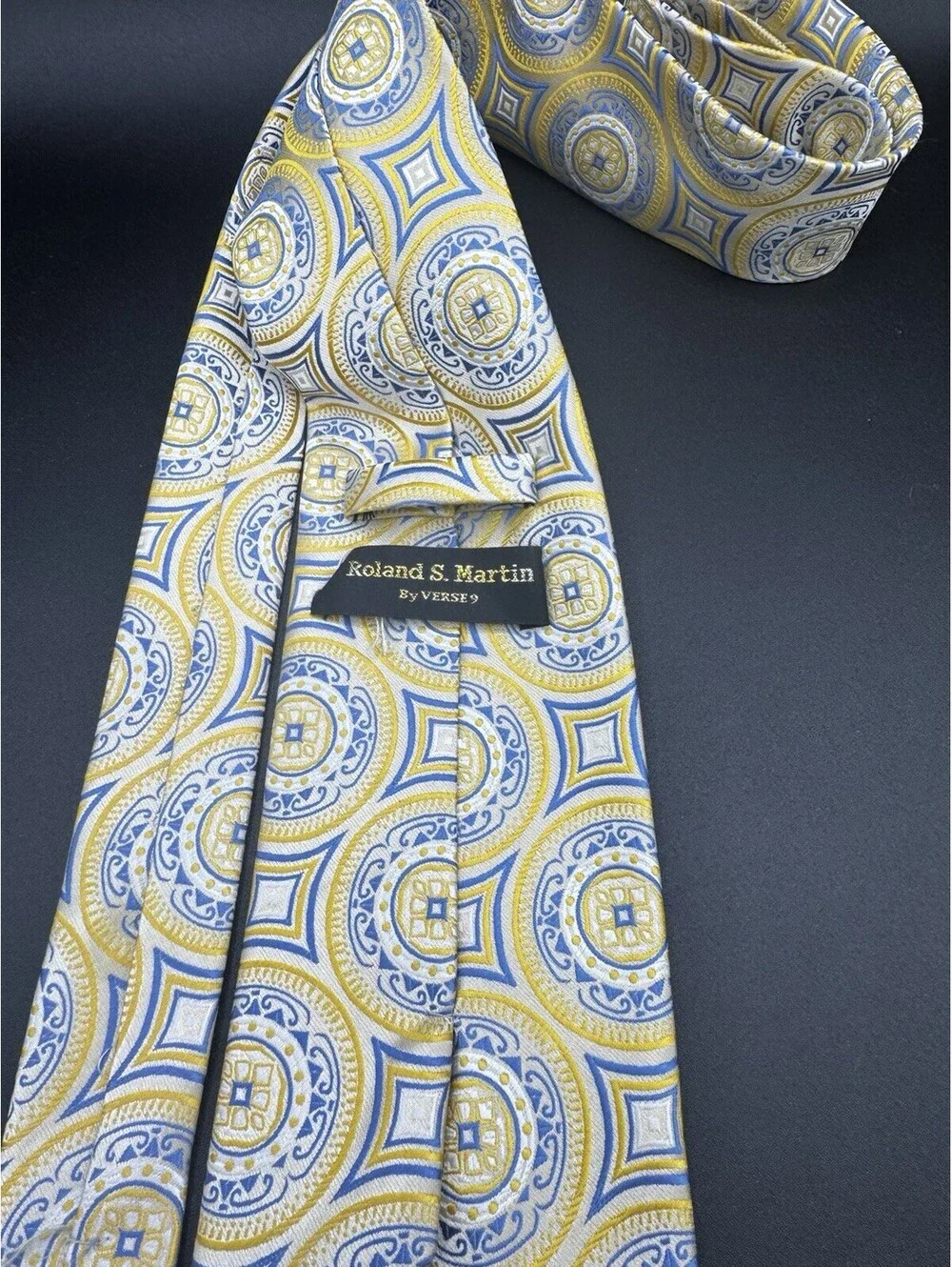Roland S Martin by Verse 9 Tie Yellow Blue Medallion Rare 60” x 4”